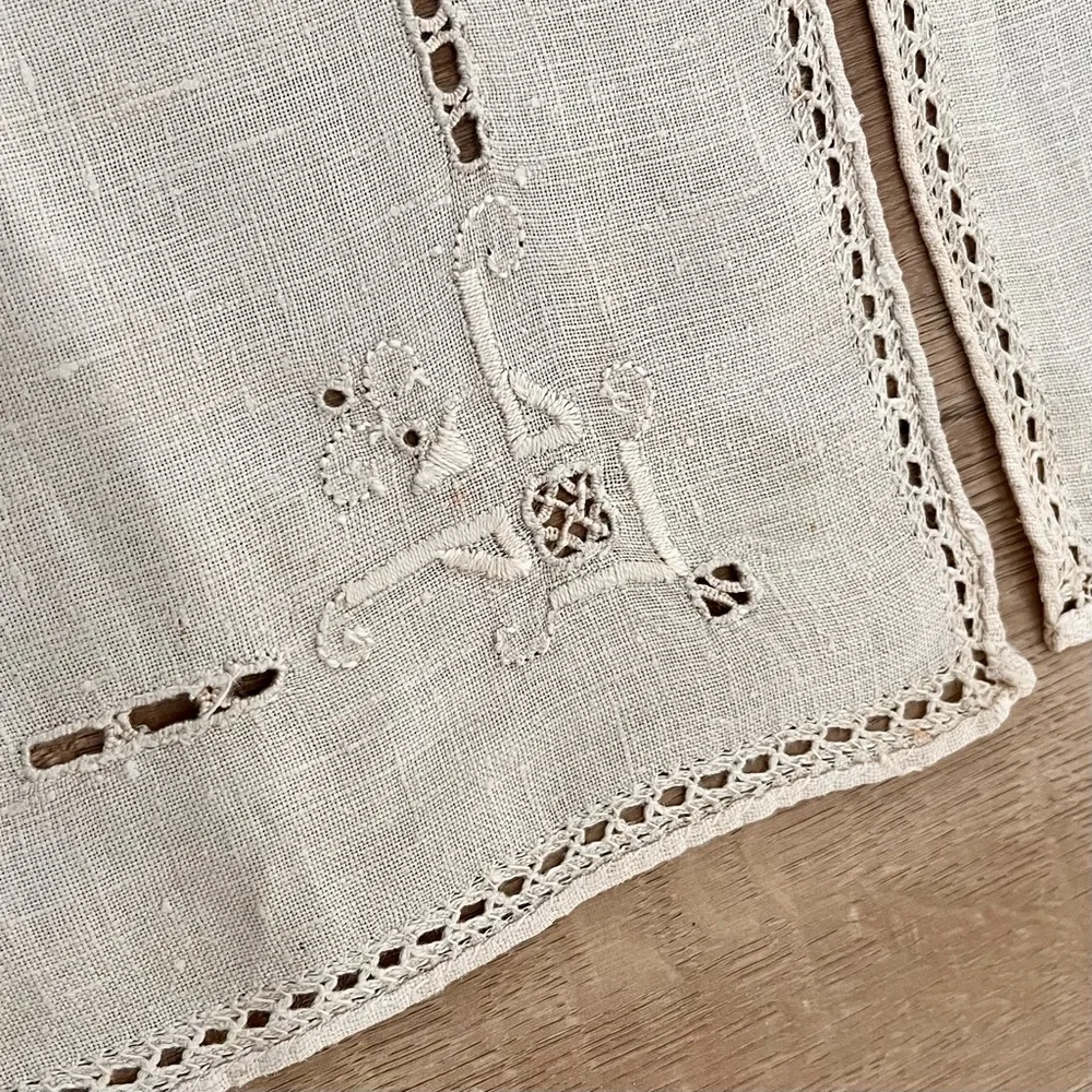Crochet Embroidered Ivory Linen Placemats Table Cloth Set Of 2‎ - 10” X 16” Vtg